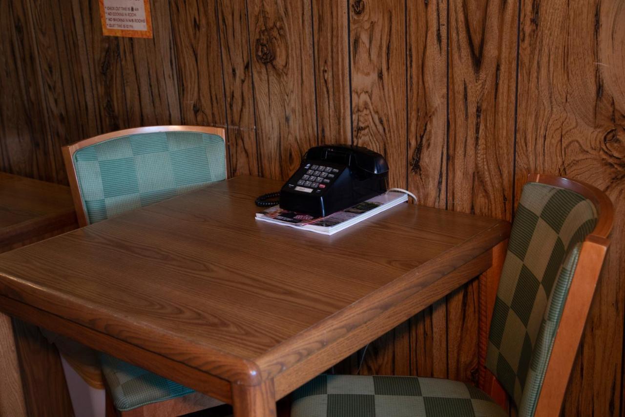 Artos Motel Harvey Екстериор снимка